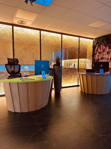 Deuxième étage, bureaux de la communication